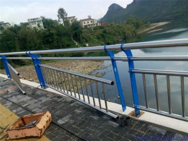 忻州不锈钢复合管护栏是一种卓越的防护材料